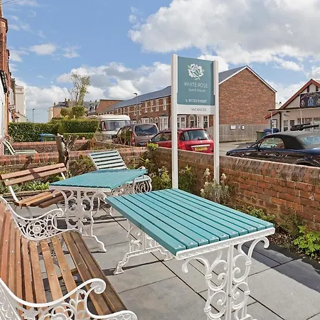 Guest house White Rose